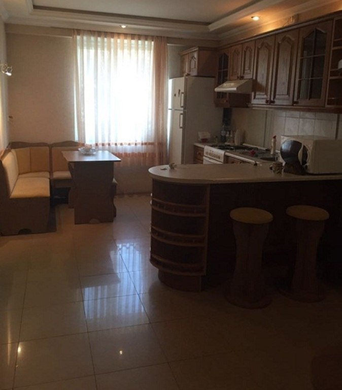 Kirayə verilir 2 otaqlı köhnə tikili, 60 m², 28 May m.-8
