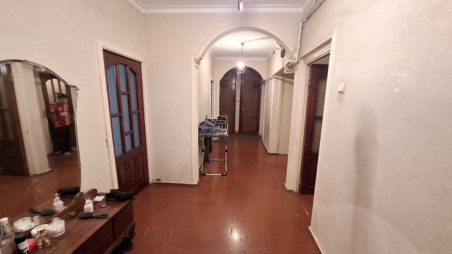 Satılır 5 otaqlı köhnə tikili, 130 m², Azadlıq Prospekti m.-22