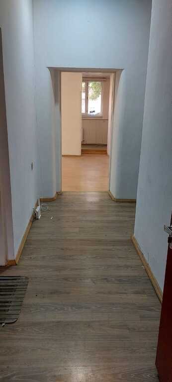 90 m<sup>2</sup> ofis icarəyə verilir, 28 May m.-4
