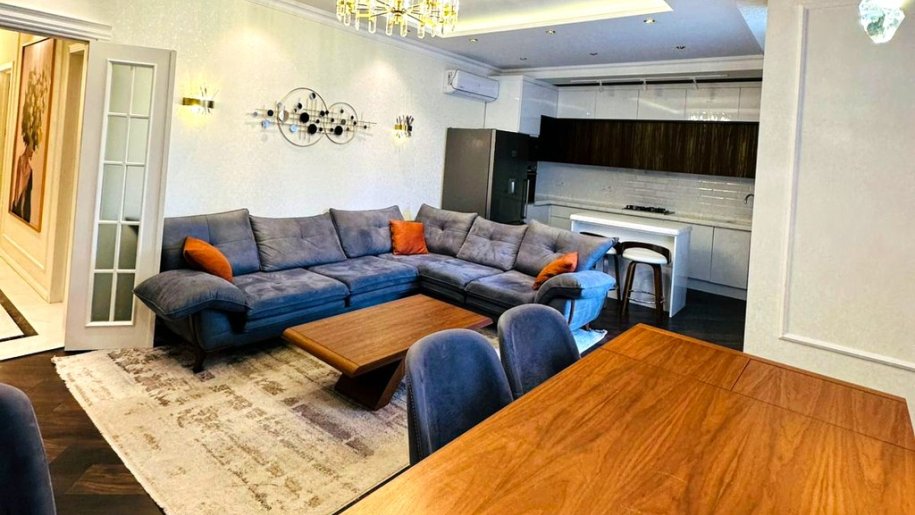 Satılır 4 otaqlı yeni tikili, 134 m², Qara Qarayev m.-1