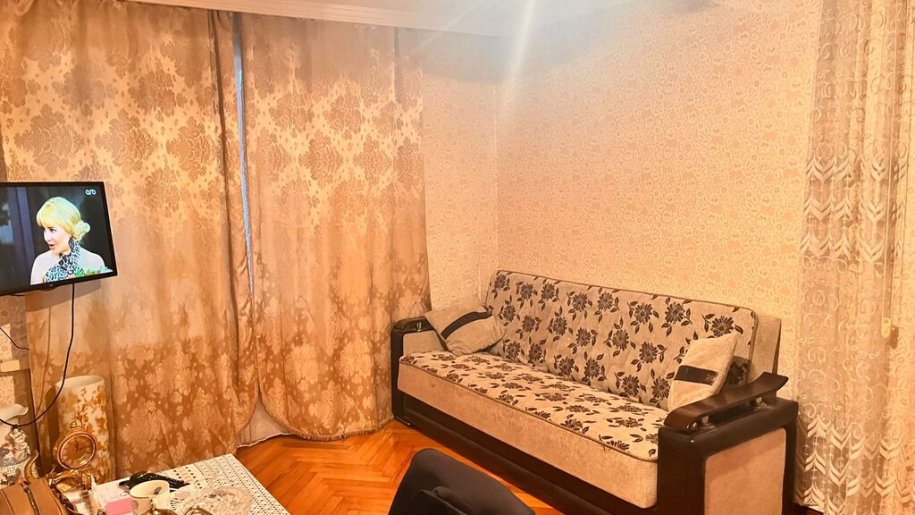 Kirayə verilir 1 otaqlı köhnə tikili, 30 m², Elmlər Akademiyası m.-1