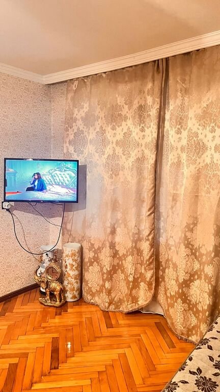 Kirayə verilir 1 otaqlı köhnə tikili, 30 m², Elmlər Akademiyası m.-2