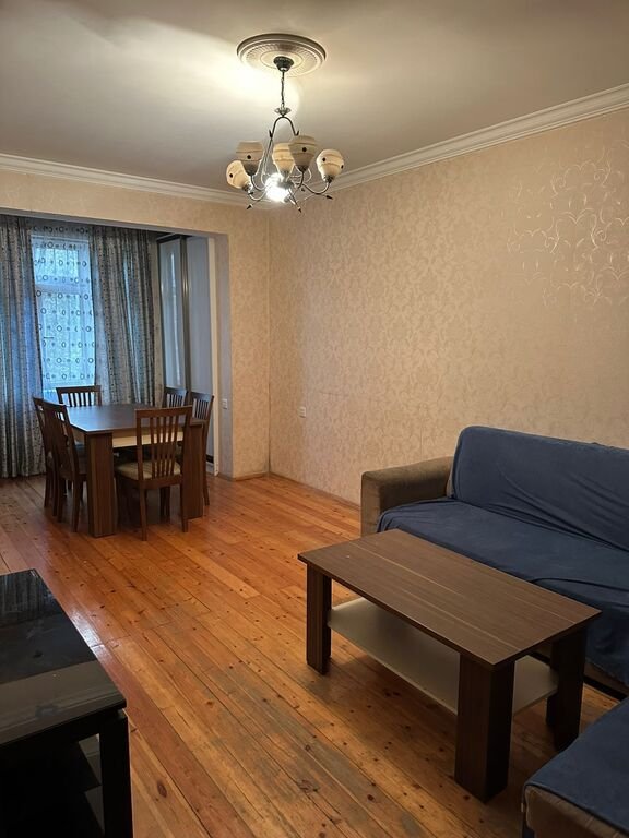 Kirayə verilir 2 otaqlı köhnə tikili, 80 m², Memar Əcəmi m.-1