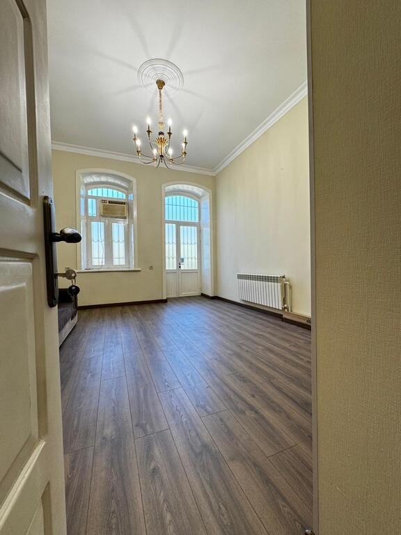 90 m<sup>2</sup> ofis icarəyə verilir, Sahil m.-1