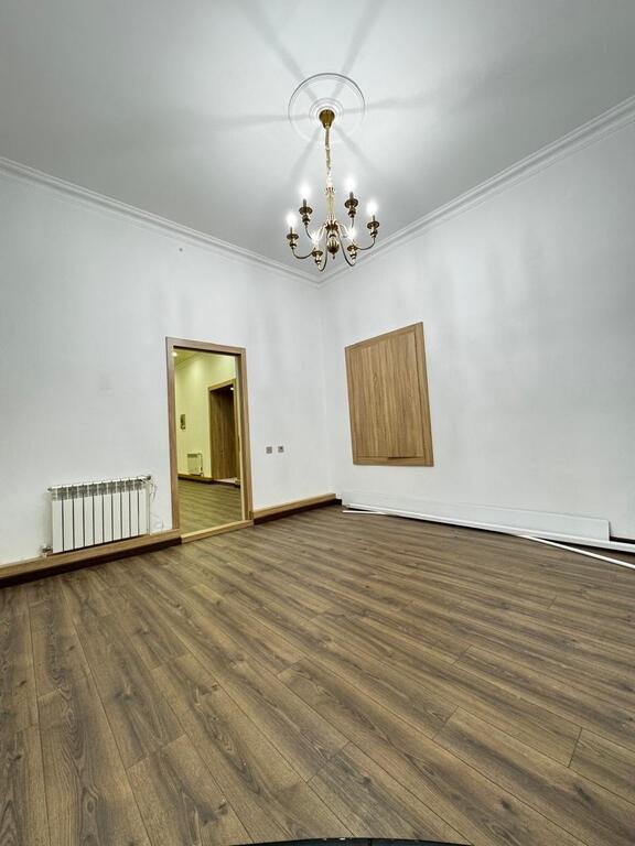 90 m<sup>2</sup> ofis icarəyə verilir, Sahil m.-4