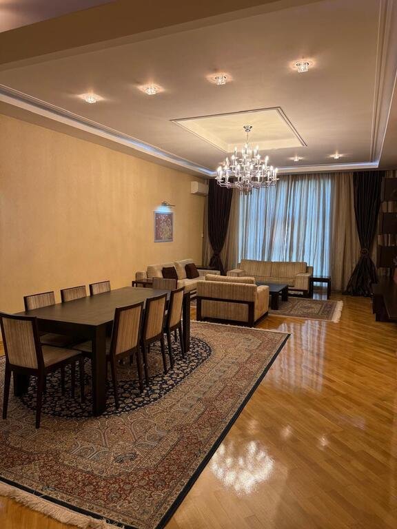Kirayə verilir 4 otaqlı yeni tikili, 240 m², Gənclik m.-1