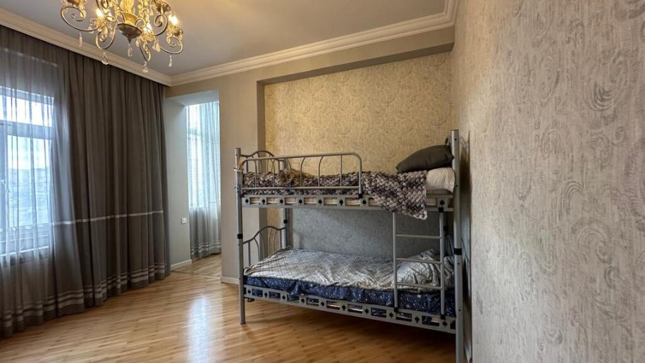 Kirayə verilir 3 otaqlı yeni tikili, 135 m², Elmlər Akademiyası m.-8