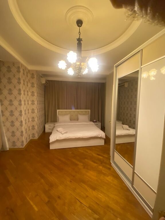 1000 m<sup>2</sup> obyekt satılır, Səbail-11