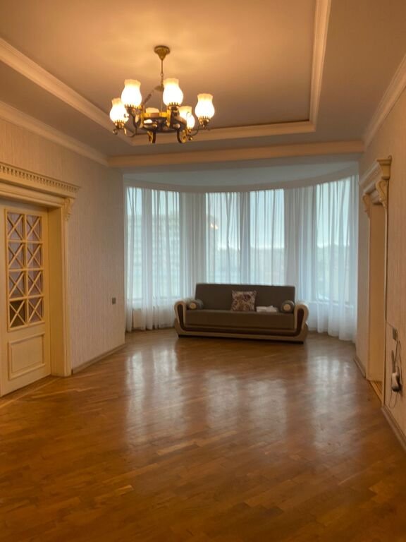 1000 m<sup>2</sup> obyekt satılır, Səbail-13