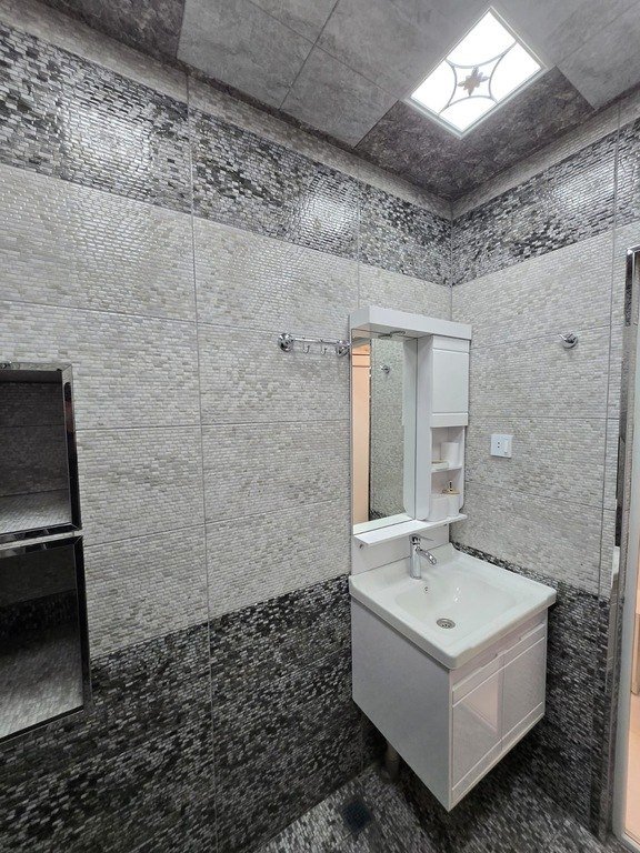 Kirayə verilir 3 otaqlı köhnə tikili, 85 m², Memar Əcəmi m.-12