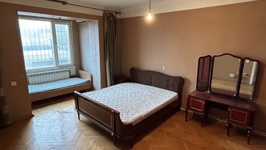 Satılır 3 otaqlı köhnə tikili, 80 m², Elmlər Akademiyası m.-4