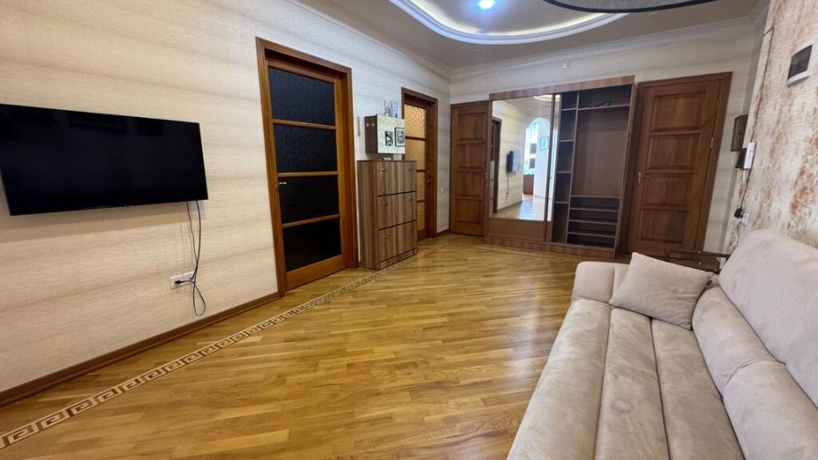 Kirayə verilir 3 otaqlı yeni tikili, 166 m², Elmlər Akademiyası m.-6