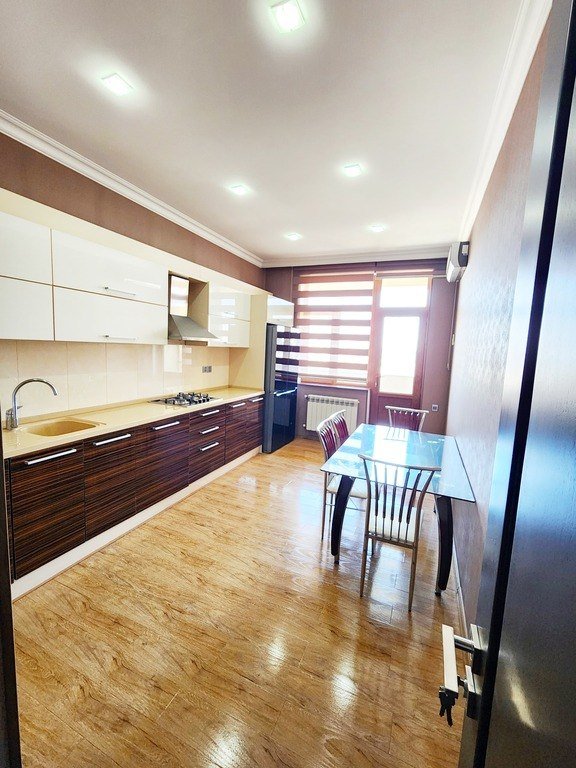 Kirayə verilir 3 otaqlı yeni tikili, 160 m², Sahil m.-4