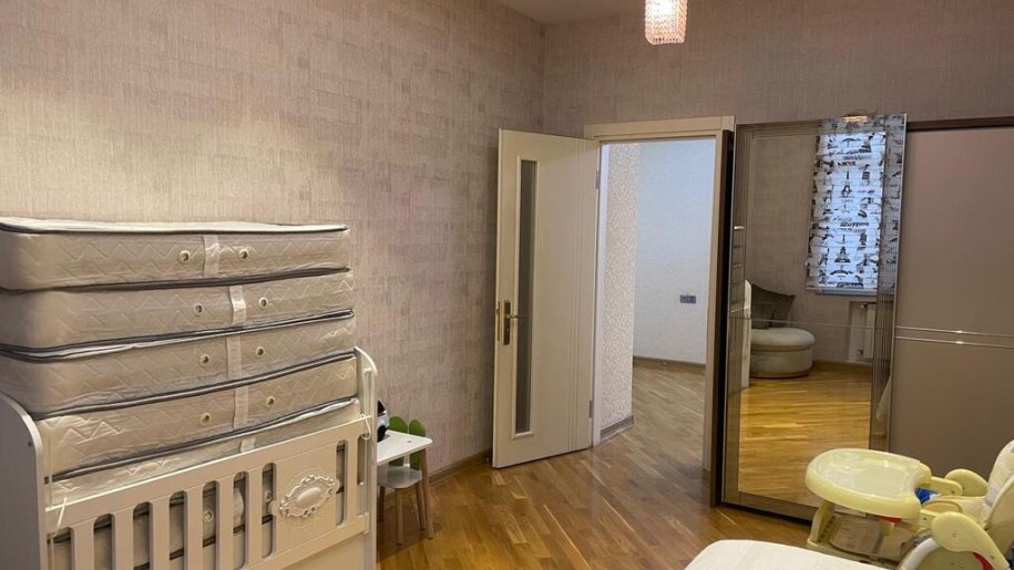 Satılır 4 otaqlı yeni tikili, 240 m², 28 May m.-3