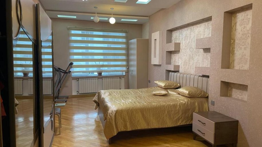 Satılır 4 otaqlı yeni tikili, 240 m², 28 May m.-4