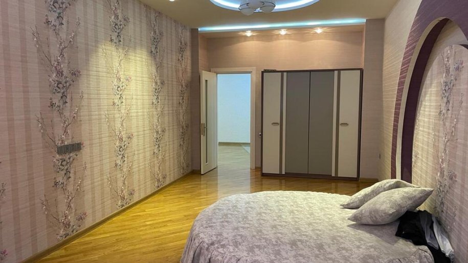 Satılır 4 otaqlı yeni tikili, 240 m², 28 May m.-10