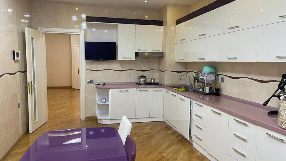 Satılır 4 otaqlı yeni tikili, 240 m², 28 May m.-12