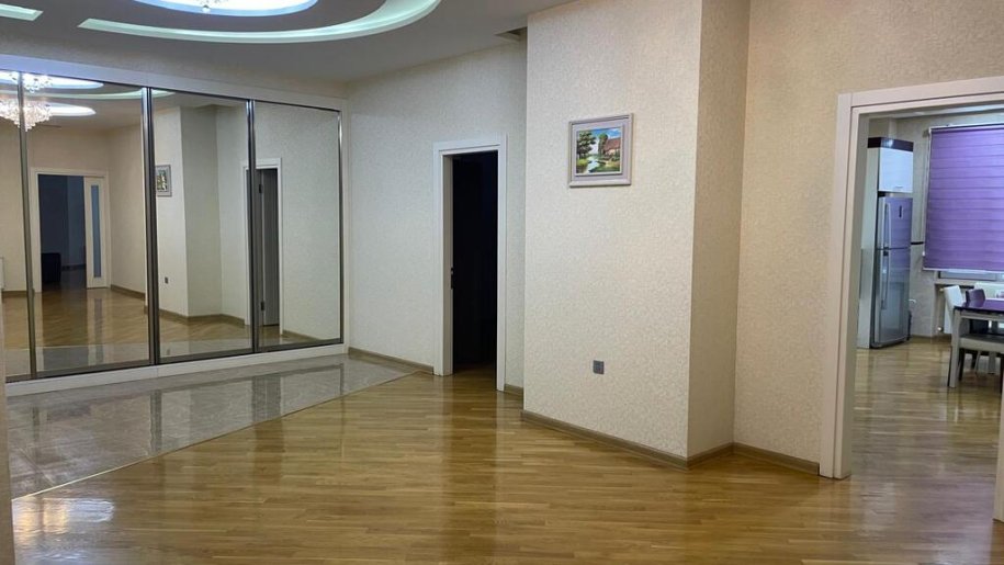 Satılır 4 otaqlı yeni tikili, 240 m², 28 May m.-13