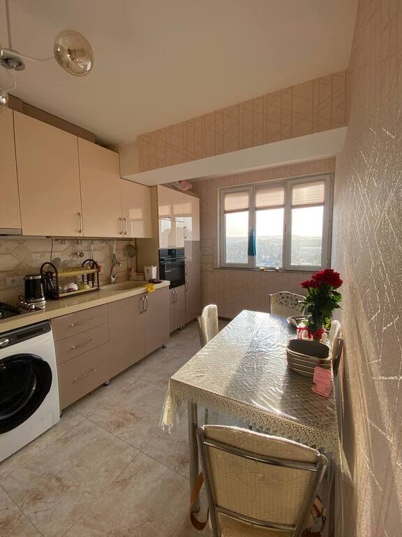 Satılır 3 otaqlı köhnə tikili, 80 m², İnşaatçılar m.-7