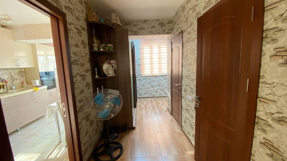 Satılır 3 otaqlı köhnə tikili, 80 m², İnşaatçılar m.-11