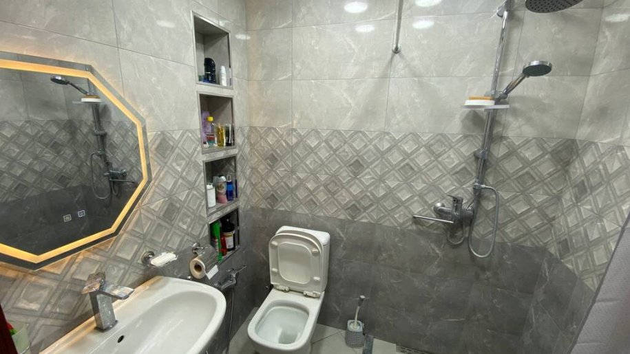 Satılır 3 otaqlı köhnə tikili, 80 m², İnşaatçılar m.-15