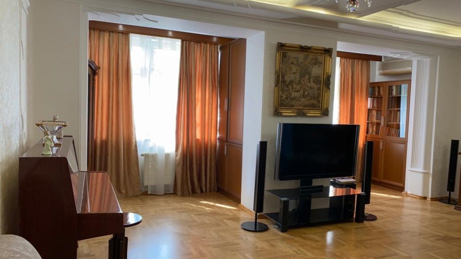 Satılır 5 otaqlı köhnə tikili, 130 m², Nəriman Nərimanov m.-9