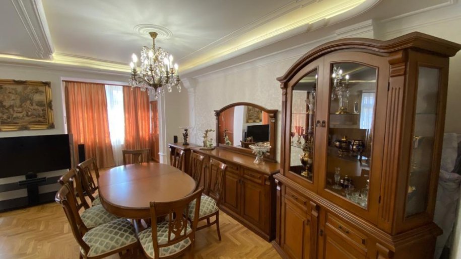 Satılır 5 otaqlı köhnə tikili, 130 m², Nəriman Nərimanov m.-10
