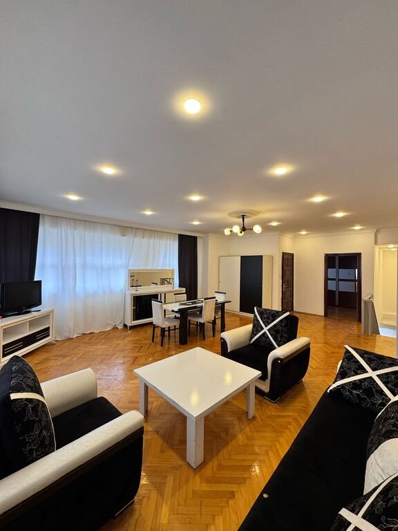 Satılır 4 otaqlı yeni tikili, 134.9 m², 28 May m.-3