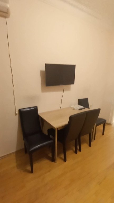 Satılır 2 otaqlı köhnə tikili, 60 m², Elmlər Akademiyası m.-4