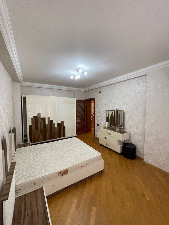 Kirayə verilir 3 otaqlı yeni tikili, 140 m², Elmlər Akademiyası m.-5