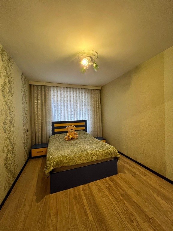 Satılır 4 otaqlı köhnə tikili, 100 m², Xalqlar dostluğu m.-5