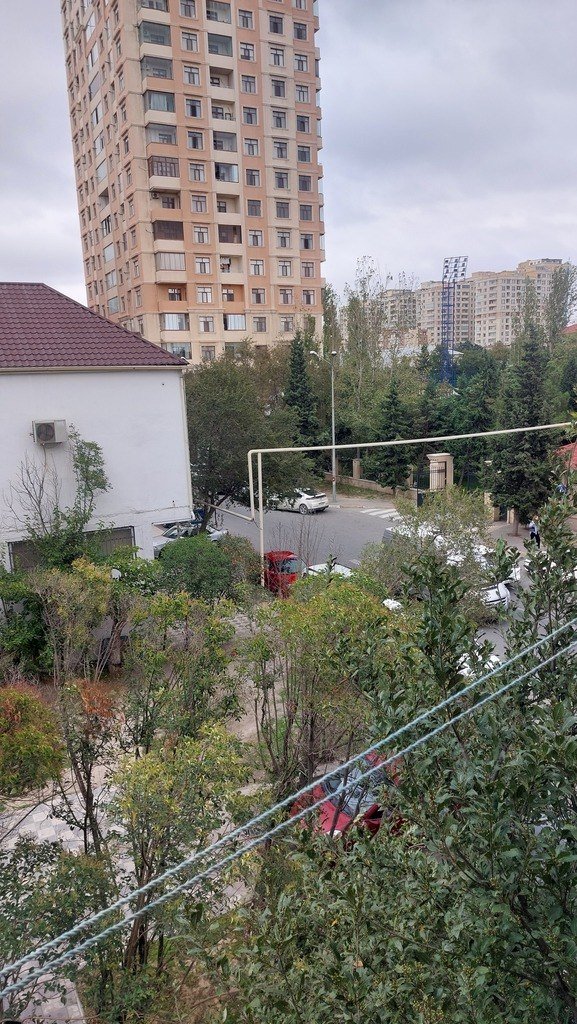 Satılır 4 otaqlı köhnə tikili, 100 m², Azadlıq Prospekti m.-4
