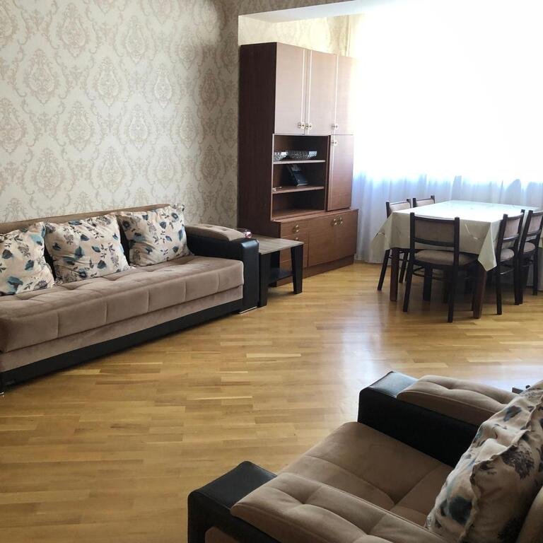 Kirayə verilir 3 otaqlı köhnə tikili, 85 m², Elmlər Akademiyası m.-1
