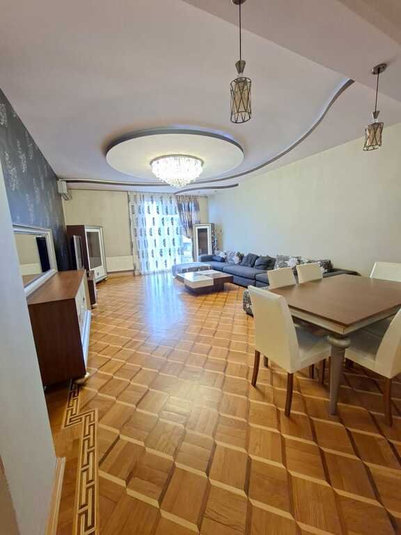 Satılır 4 otaqlı yeni tikili, 180 m², Gənclik m.-2