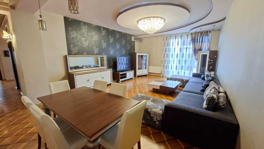 Satılır 4 otaqlı yeni tikili, 180 m², Gənclik m.-5