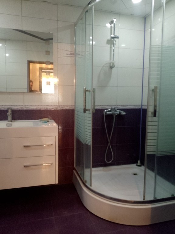 Kirayə verilir 3 otaqlı köhnə tikili, 80 m², İnşaatçılar m.-5
