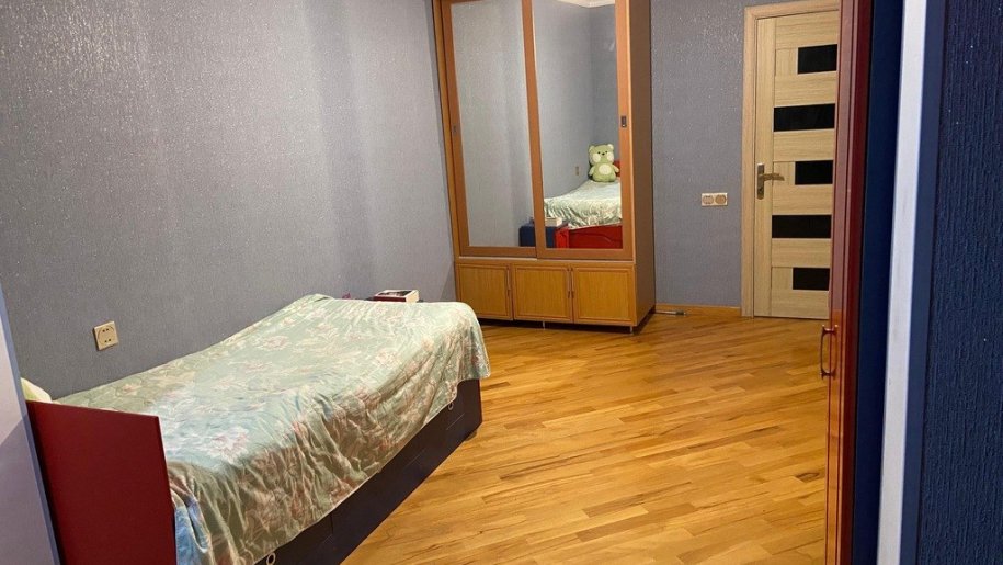 Satılır 2 otaqlı köhnə tikili, 70 m², Azadlıq Prospekti m.-6