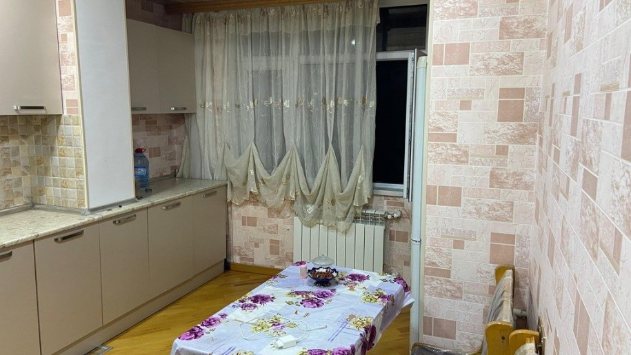 Satılır 2 otaqlı köhnə tikili, 70 m², Azadlıq Prospekti m.-10