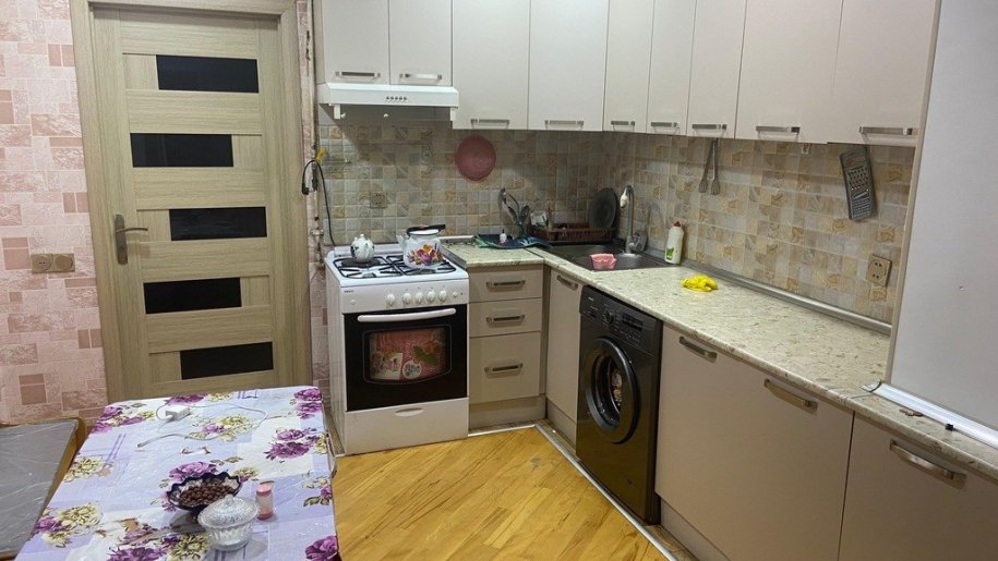 Satılır 2 otaqlı köhnə tikili, 70 m², Azadlıq Prospekti m.-12