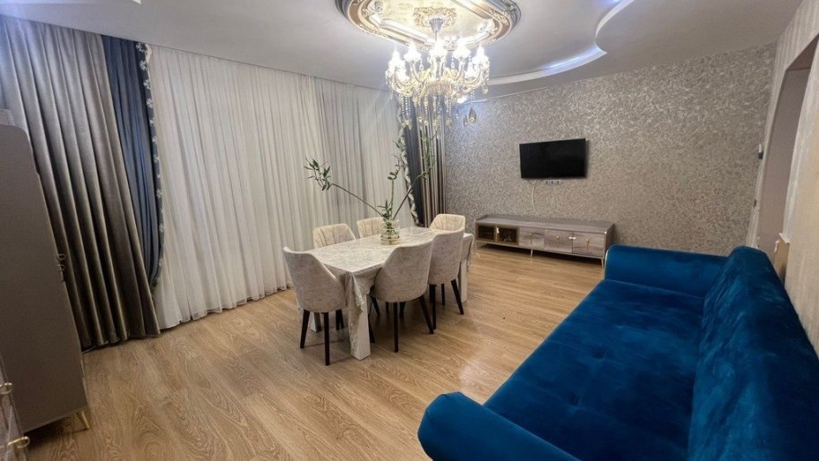 Satılır 4 otaqlı köhnə tikili, 100 m², Azadlıq Prospekti m.-1
