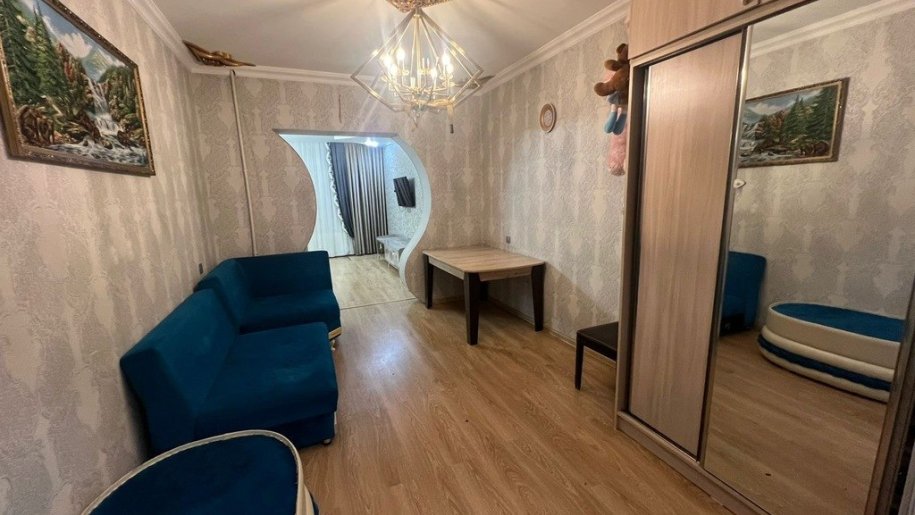Satılır 4 otaqlı köhnə tikili, 100 m², Azadlıq Prospekti m.-2