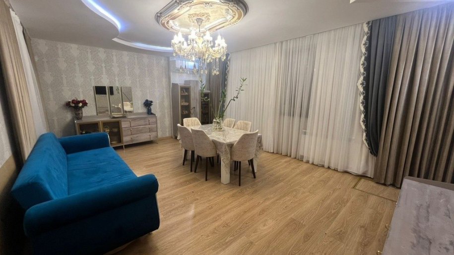 Satılır 4 otaqlı köhnə tikili, 100 m², Azadlıq Prospekti m.-3
