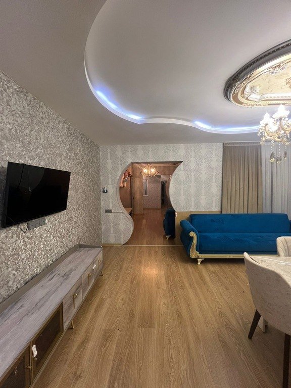 Satılır 4 otaqlı köhnə tikili, 100 m², Azadlıq Prospekti m.-4