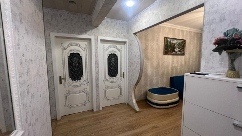 Satılır 4 otaqlı köhnə tikili, 100 m², Azadlıq Prospekti m.-10