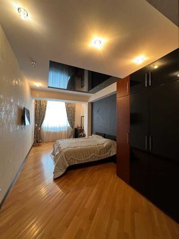 Satılır 4 otaqlı yeni tikili, 162 m², İnşaatçılar m.-7