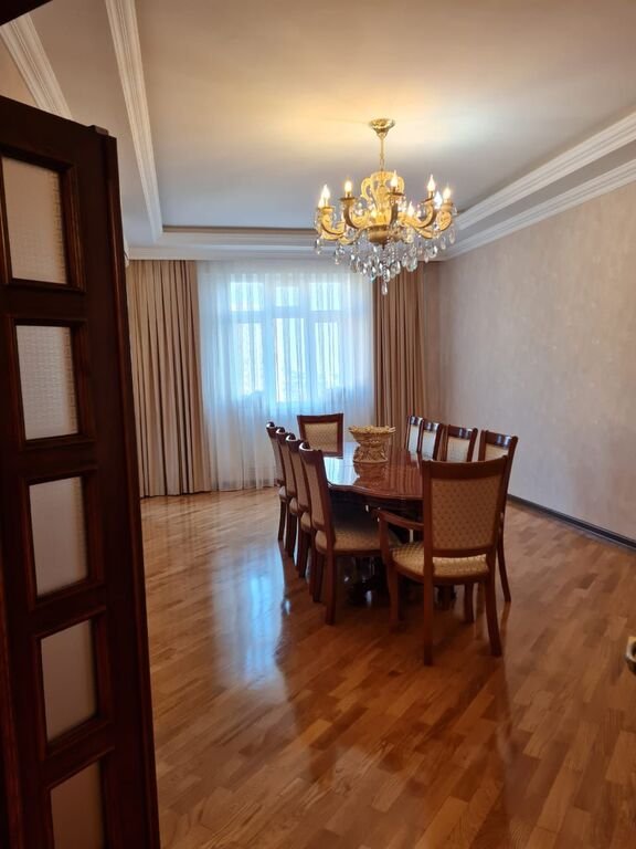 Satılır 4 otaqlı yeni tikili, 145 m², İnşaatçılar m.-2