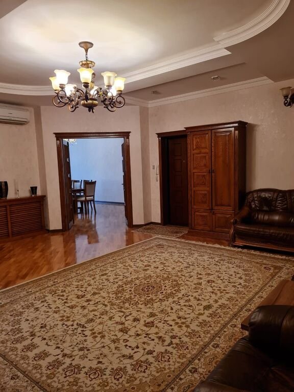 Satılır 4 otaqlı yeni tikili, 145 m², İnşaatçılar m.-3