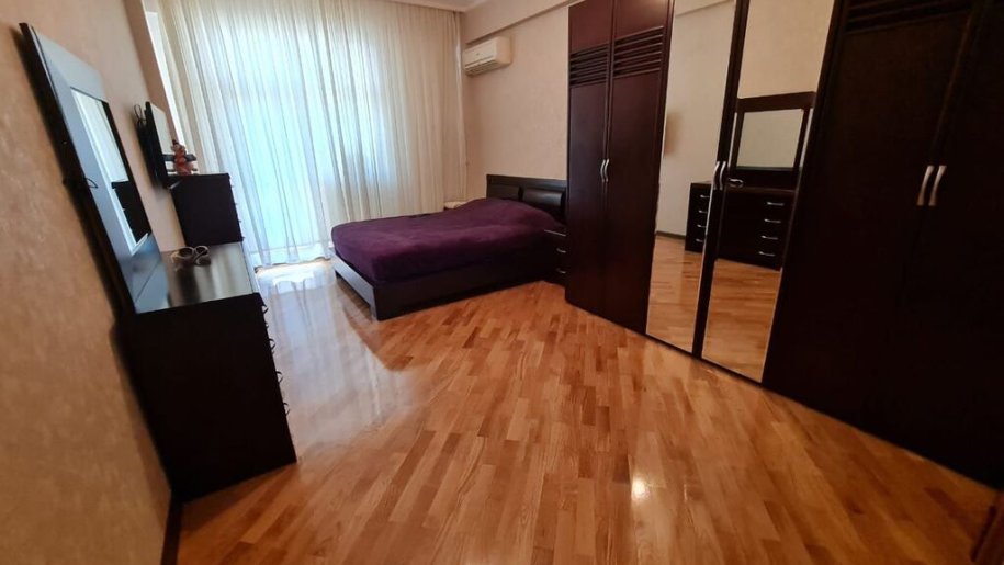 Satılır 4 otaqlı yeni tikili, 145 m², İnşaatçılar m.-5