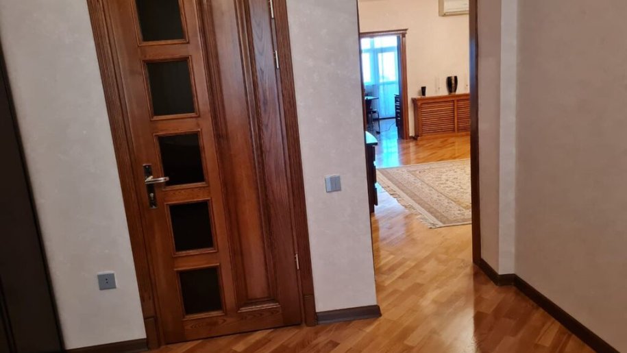 Satılır 4 otaqlı yeni tikili, 145 m², İnşaatçılar m.-10