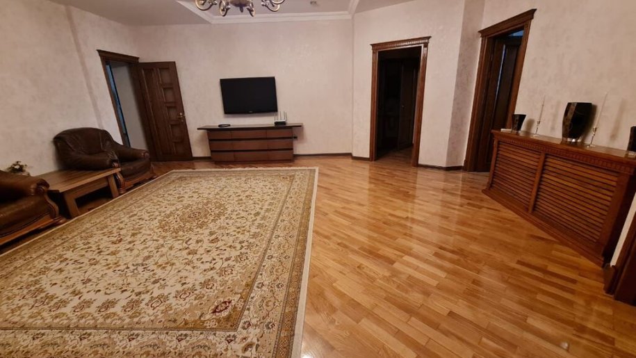 Satılır 4 otaqlı yeni tikili, 145 m², İnşaatçılar m.-11